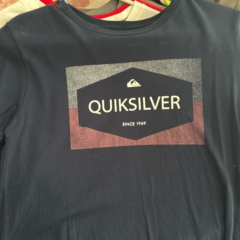 Boys shirt. Quick silver